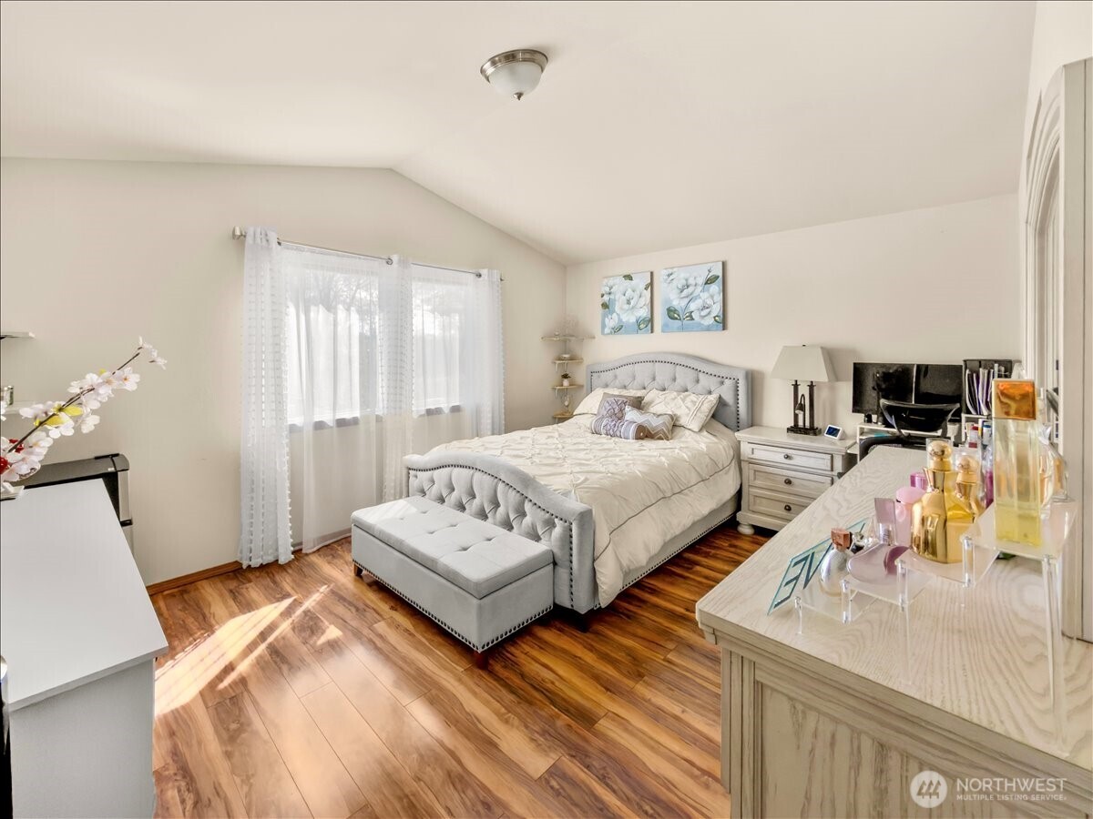 10050 19th Avenue Southwest Seattle, WA 98146 - Photo 17 of 26