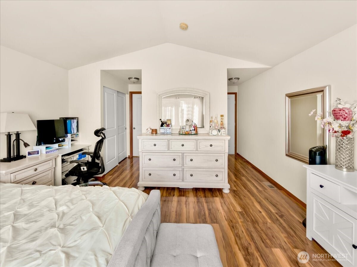 10050 19th Avenue Southwest Seattle, WA 98146 - Photo 18 of 26