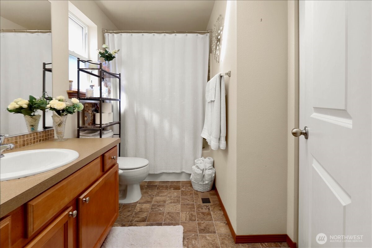 10050 19th Avenue Southwest Seattle, WA 98146 - Photo 19 of 26