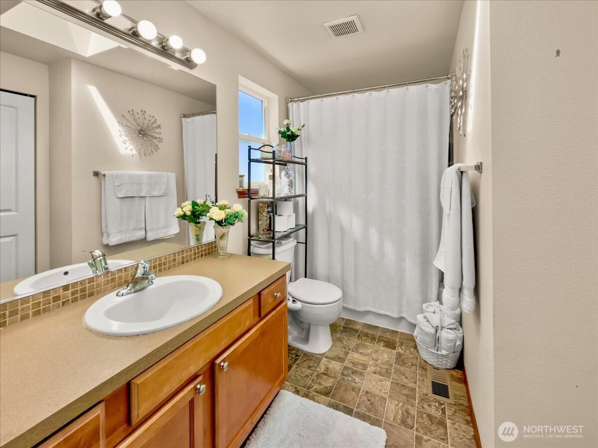 10050 19th Avenue Southwest Seattle, WA 98146 - Photo 20 of 26