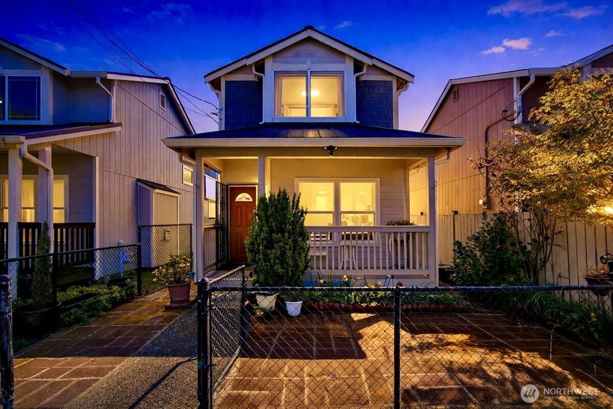 10050 19th Avenue Southwest Seattle, WA 98146 - Photo 2 of 26