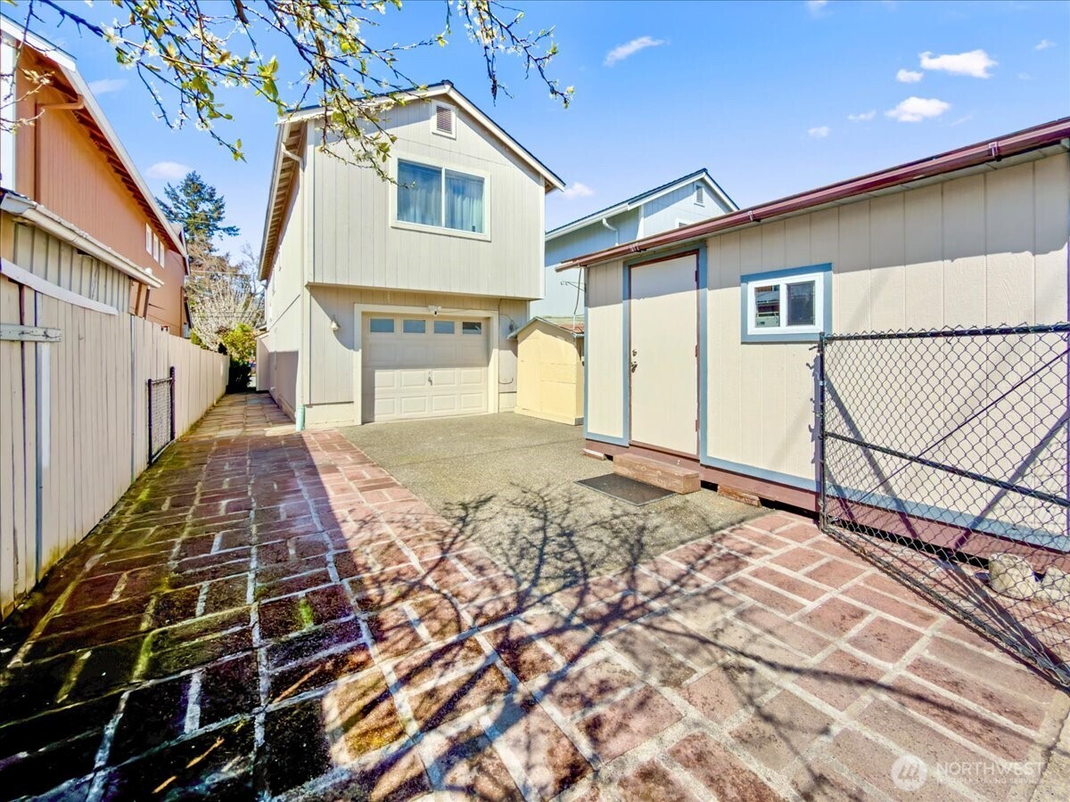 10050 19th Avenue Southwest Seattle, WA 98146 - Photo 7 of 26