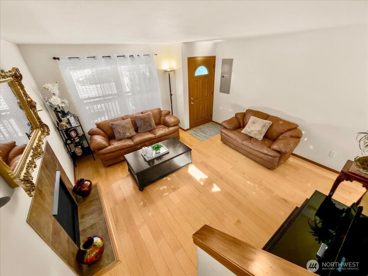 10050 19th Avenue Southwest Seattle, WA 98146 - Photo 9 of 26