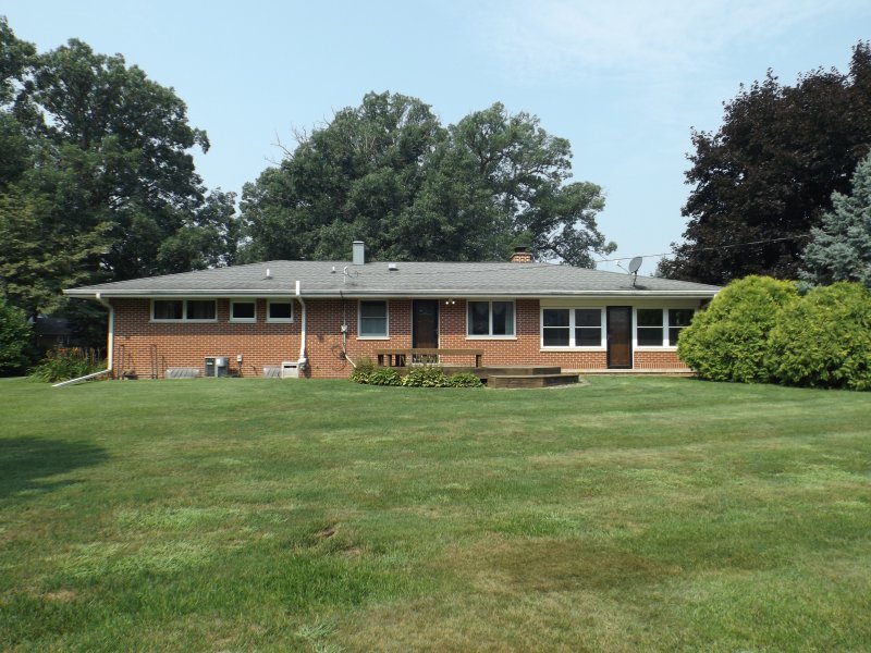 340 Tree Lane Prophetstown, IL 61277 - Photo 2 of 30 a front view of a house with a yard