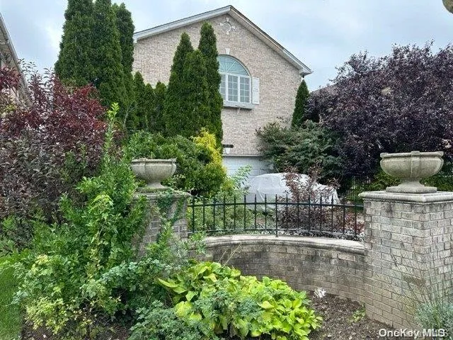 $1,980,000 | 150-123 Powells Cove Boulevard | Whitestone