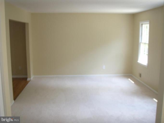9305 Locksley Road Fort Washington, MD 20744 - Photo 7 of 29 Living Room