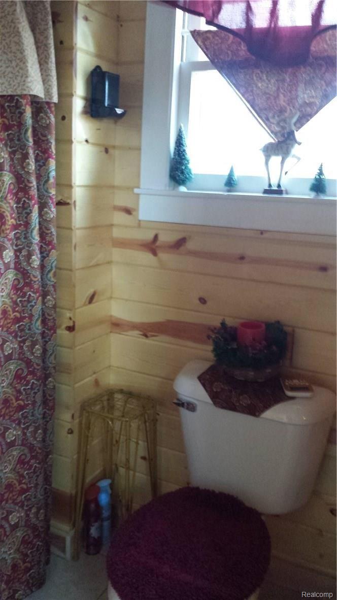 9480 West Grand River Avenue Fowlerville, MI 48836 - Photo 11 of 12 9480 Grand River Bathroom2.jpg