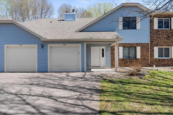 $169,900 | 995 Heritage Court East, Unit 303, Vadnais Heights, MN 55127