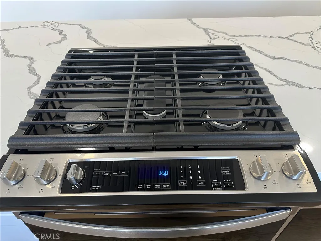632 Truly Vista, Unit 634 Vista, CA 92084 - Photo 15 of 73 a close view of stove top oven