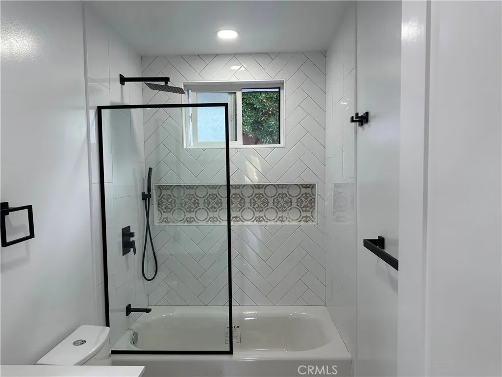 632 Truly Vista, Unit 634 Vista, CA 92084 - Photo 24 of 73 a bathroom with a glass shower door