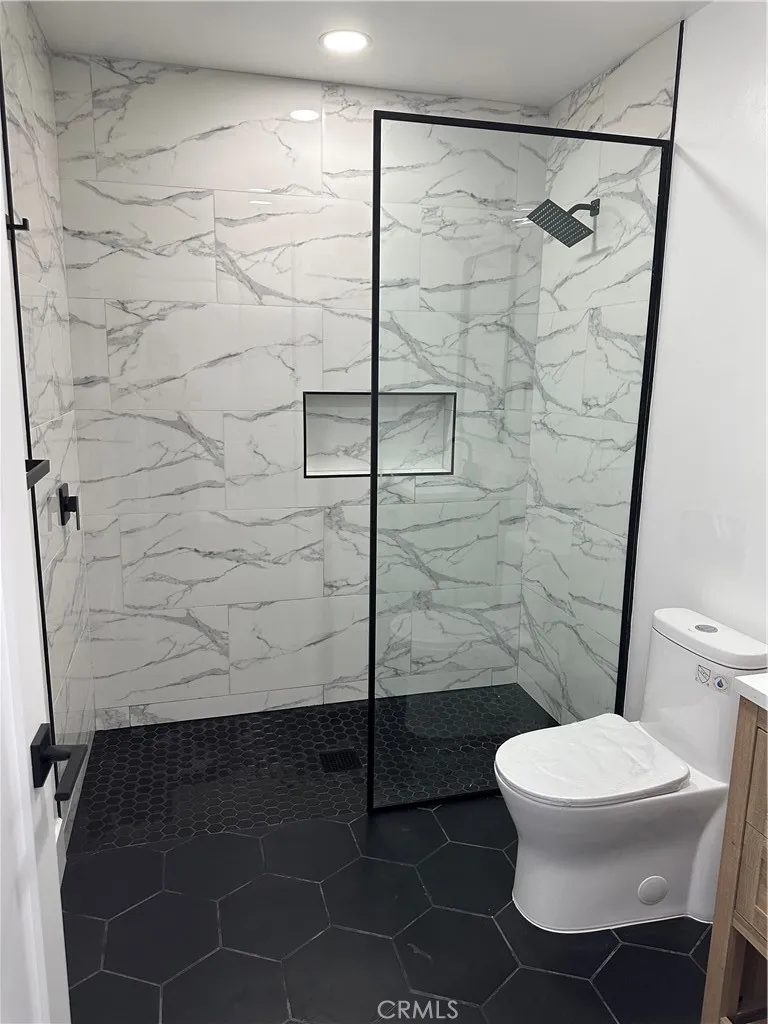 632 Truly Vista, Unit 634 Vista, CA 92084 - Photo 32 of 73 a bathroom with a toilet and a shower