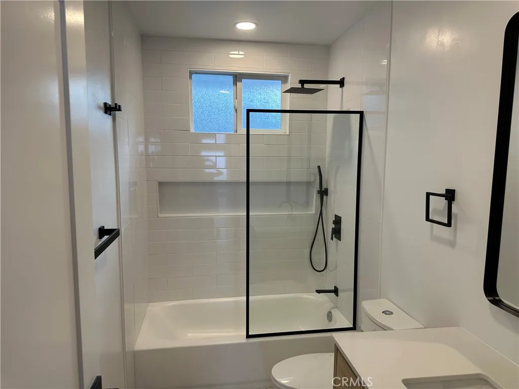 632 Truly Vista, Unit 634 Vista, CA 92084 - Photo 44 of 73 a bathroom with a shower and a toilet