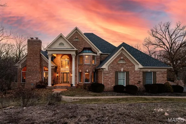 $1,145,000 | 6 Kingspointe Lake Court, Chesterfield, MO 63005