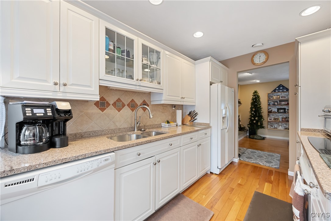 650 Patio Cir Drive Oneida, NY 13421 - Photo 6 of 25 Kitchen