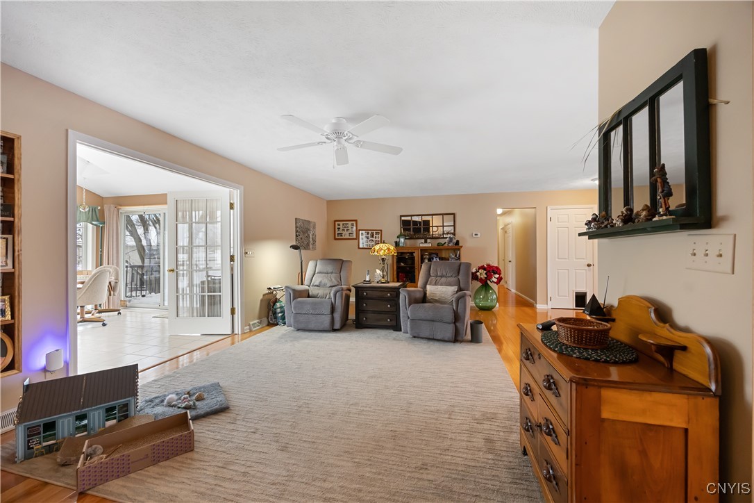 650 Patio Cir Drive Oneida, NY 13421 - Photo 7 of 25 living room