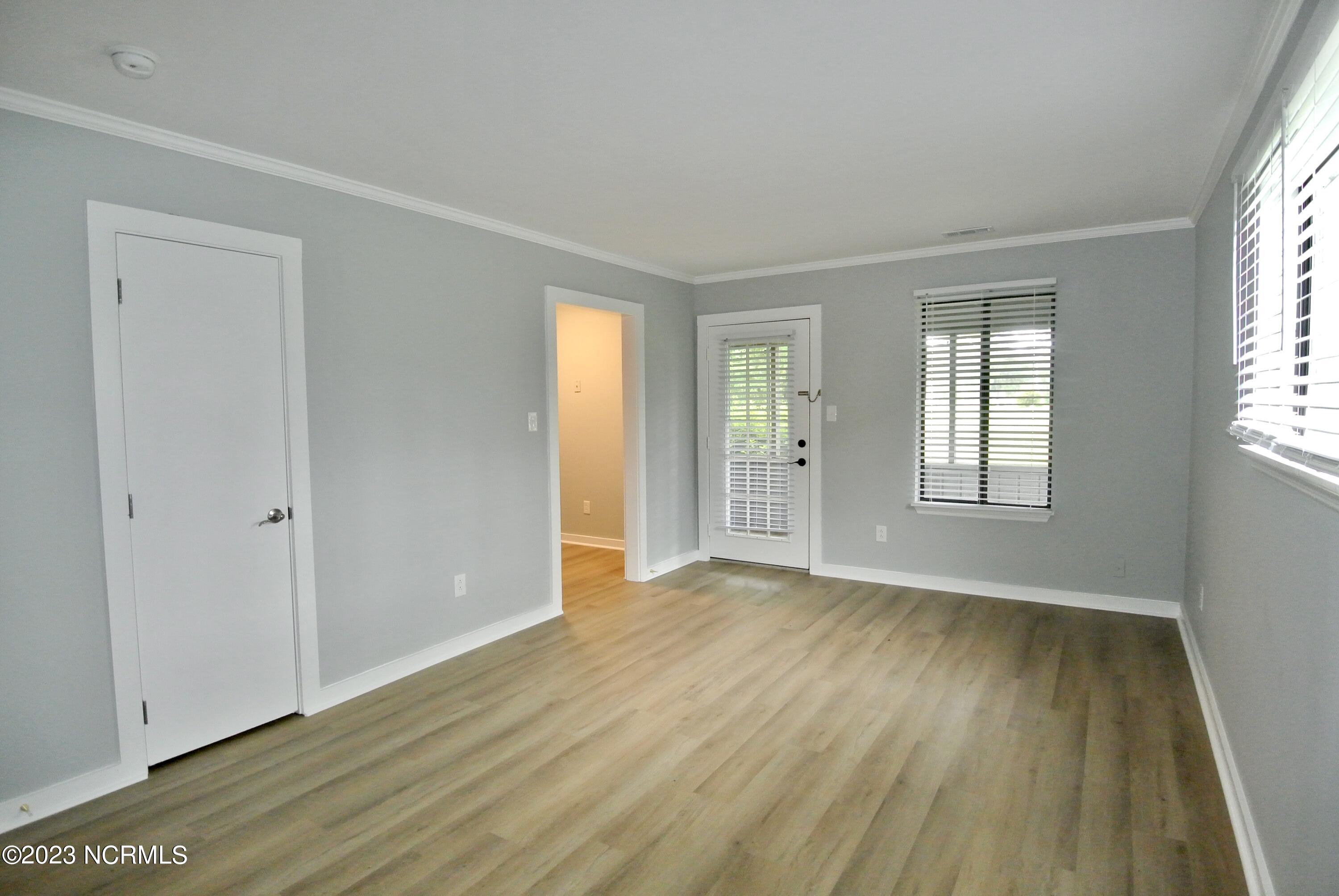 2 Linksiders Road New Bern, NC 28562 - Photo 3 of 21 Living room