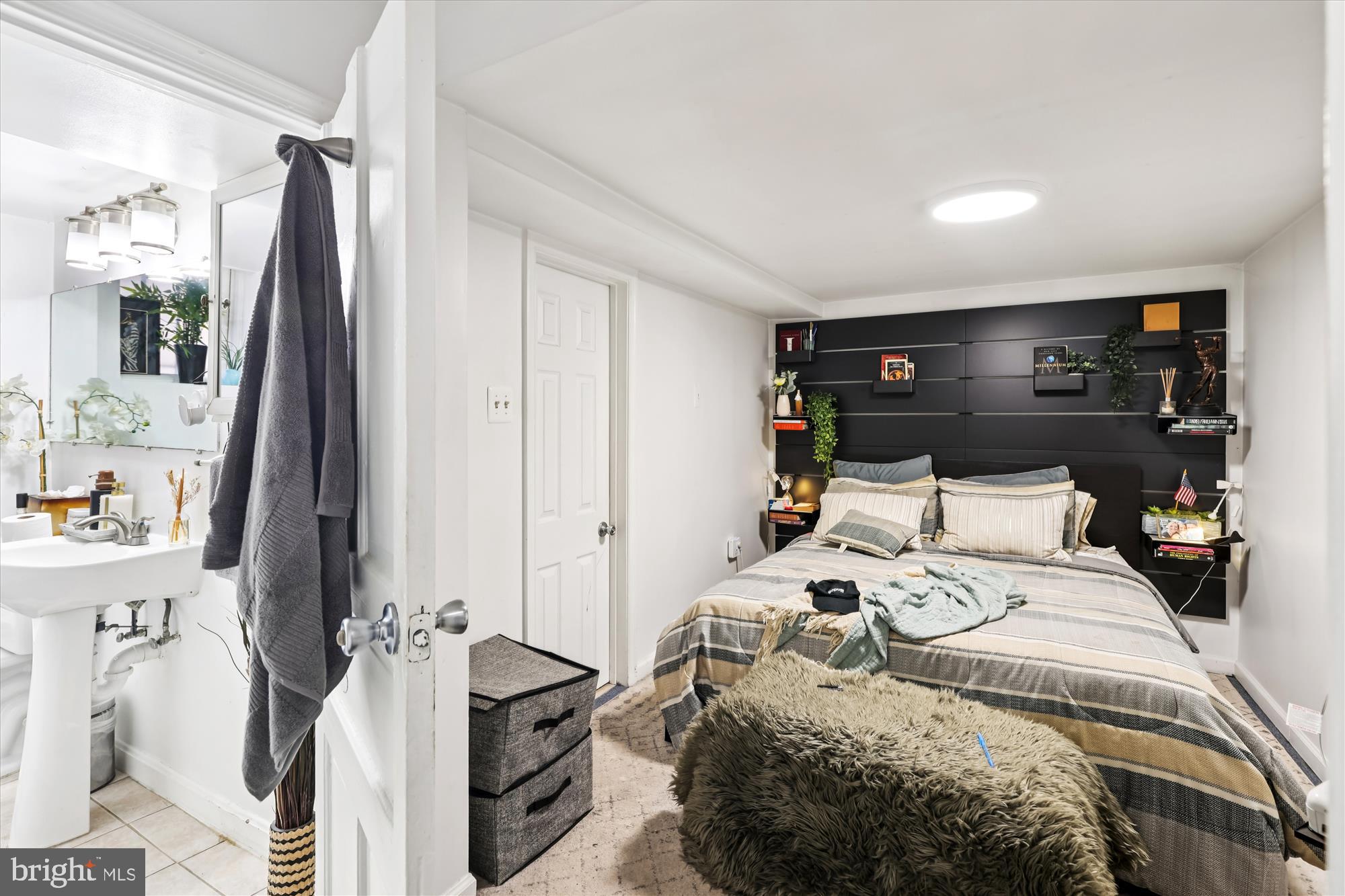 14 Seaton Place Northwest Washington, DC 20001 - Photo 31 of 46 a bedroom with a bed and a flat tv screen