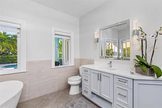 $2,995,000 | 2228 Northeast 26th Street, Lighthouse Point, FL 33064