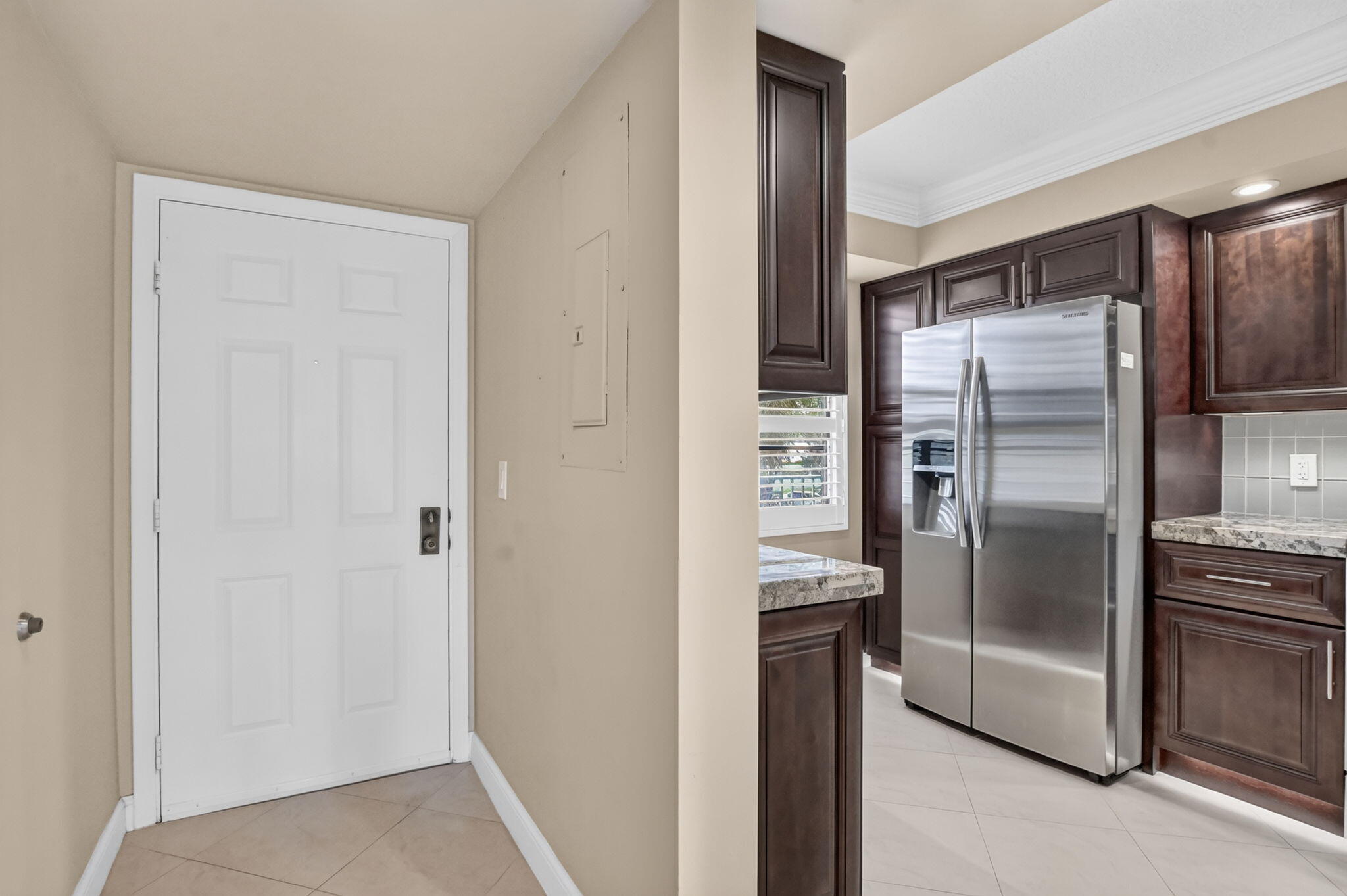 6061 Balboa Circle, Unit 206 Boca Raton, FL 33433 - Photo 4 of 29 Inside