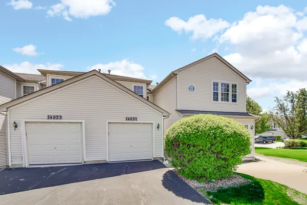 $2,400 | 14857 West Victoria Crossing, Unit 14857, Lockport, IL 60441