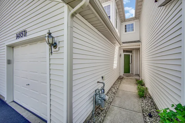 $2,400 | 14857 West Victoria Crossing, Unit 14857, Lockport, IL 60441