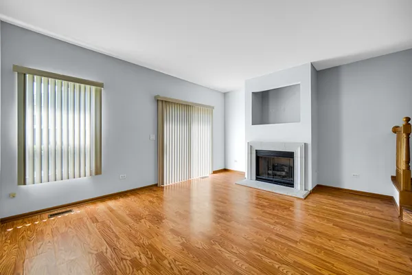 $2,400 | 14857 West Victoria Crossing, Unit 14857, Lockport, IL 60441