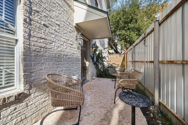 $3,000 | 2207 Austin Street, Houston, TX 77002