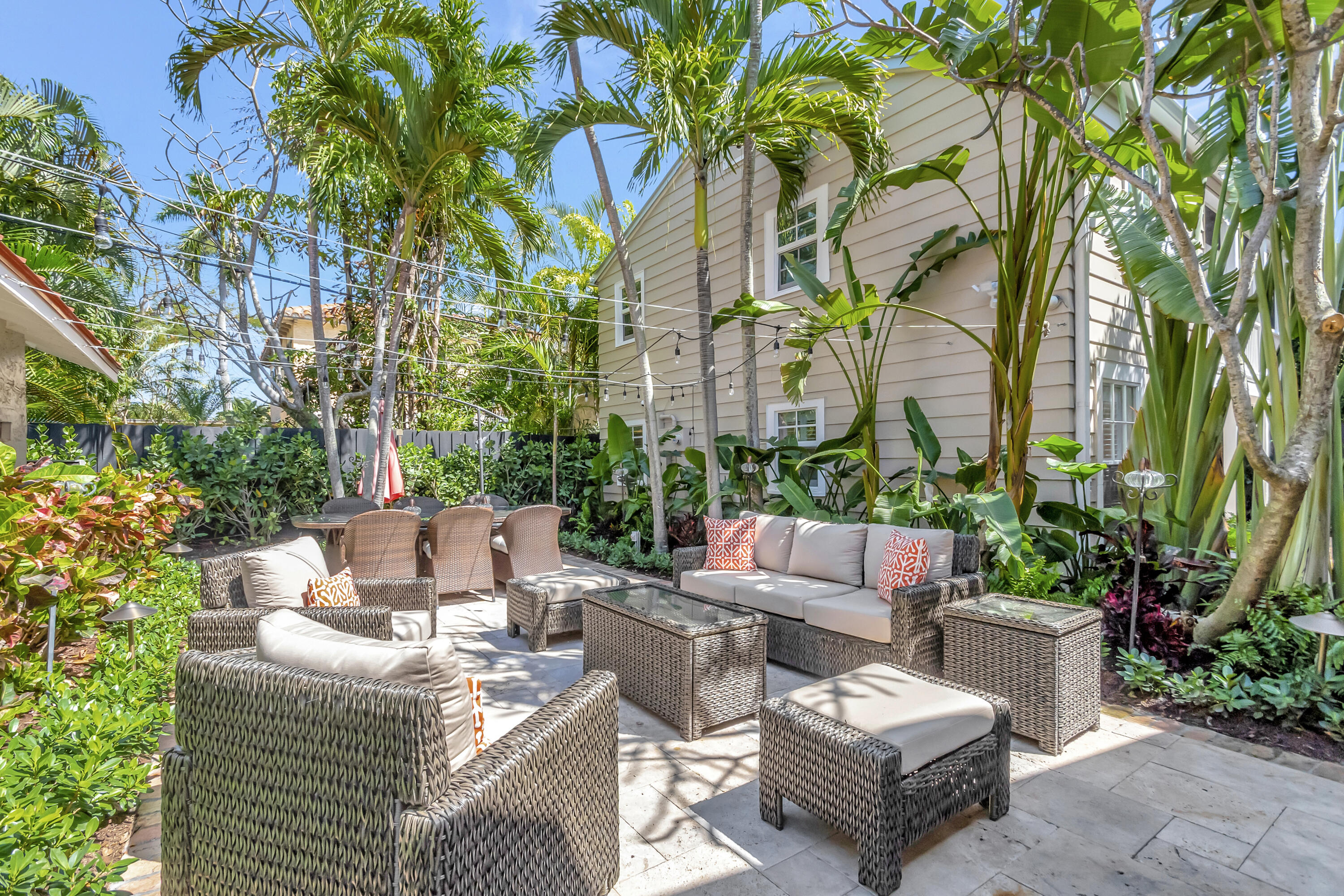 235 Dyer Road, Unit B West Palm Beach, FL 33405 - Photo 13 of 19 Courtyard