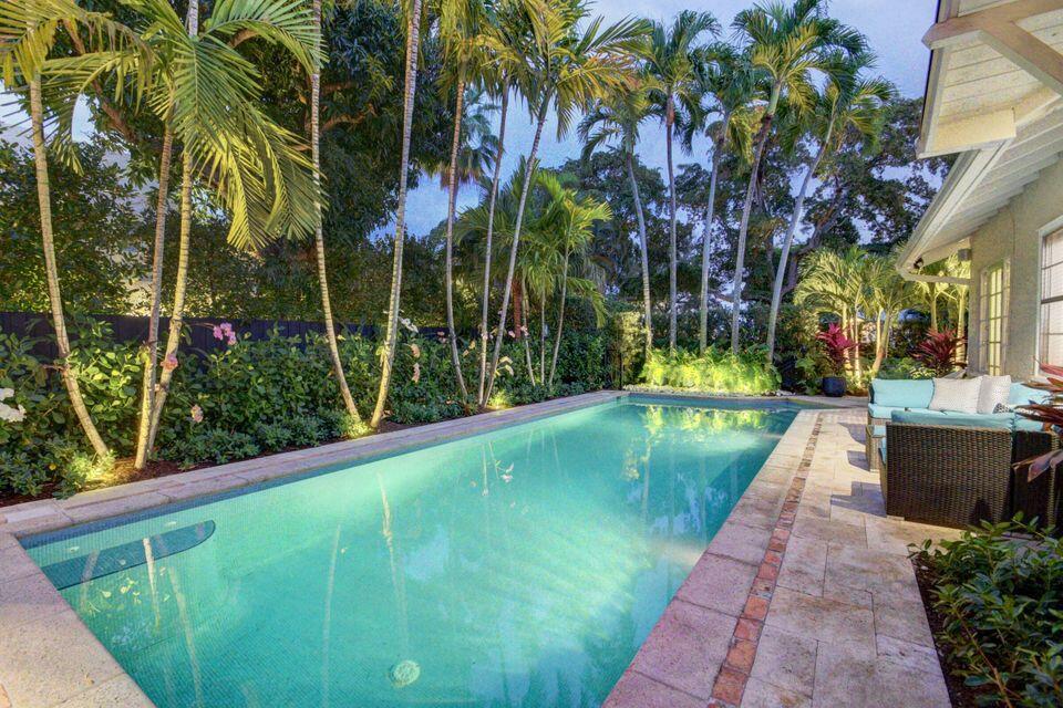 235 Dyer Road, Unit B West Palm Beach, FL 33405 - Photo 2 of 19 Glass Tiled Pool