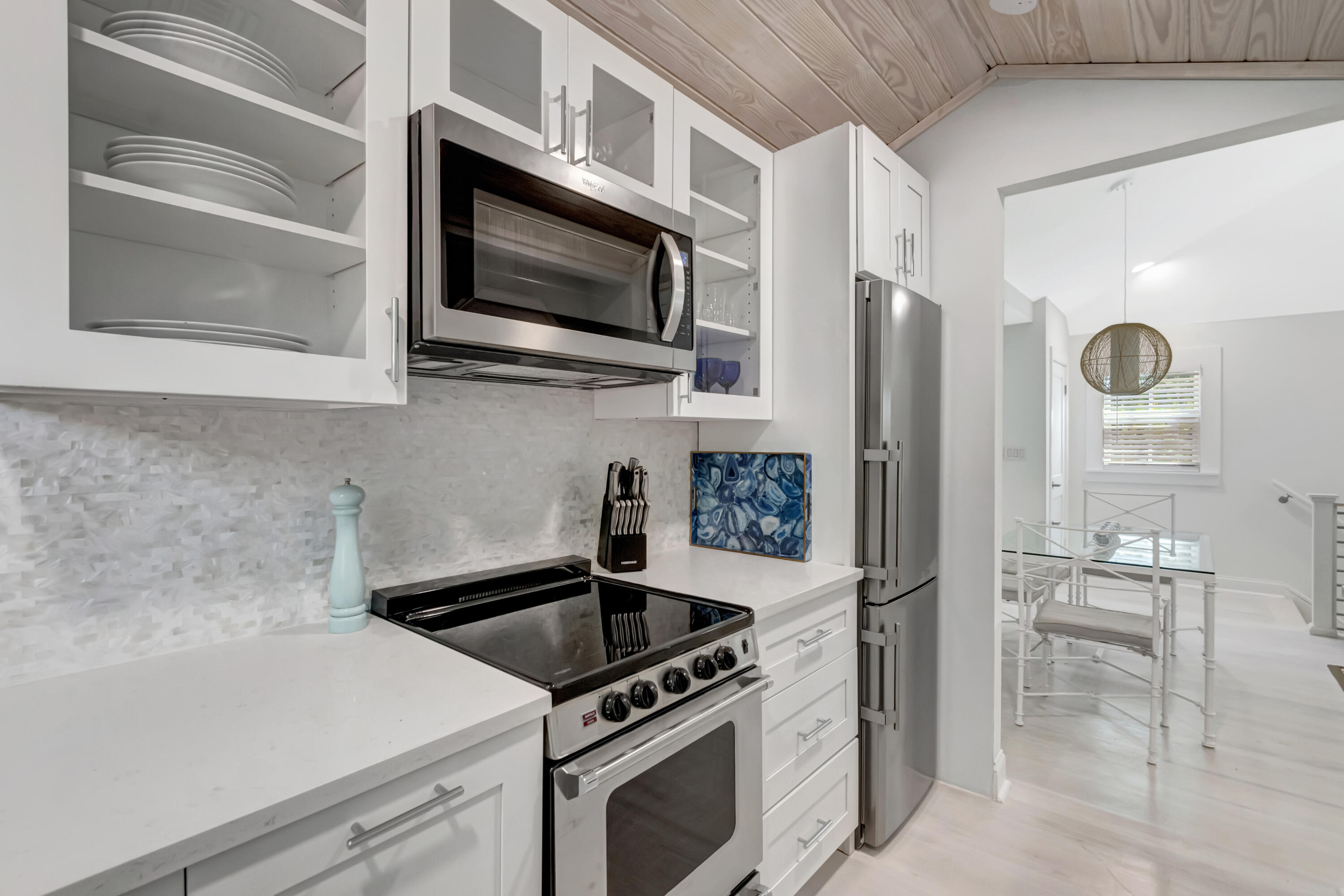 235 Dyer Road, Unit B West Palm Beach, FL 33405 - Photo 7 of 19 Kitchen