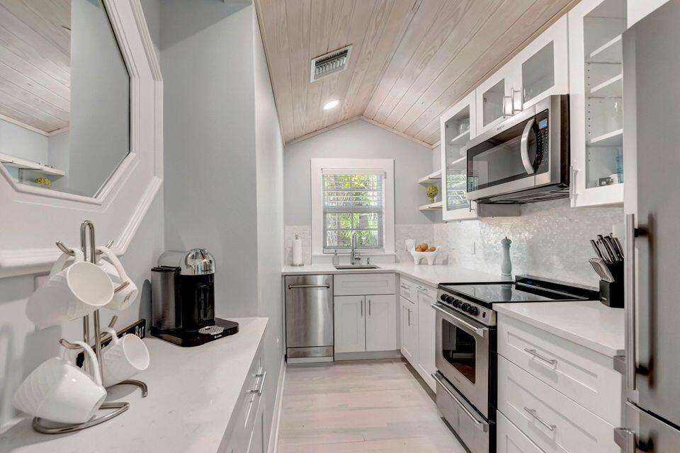 235 Dyer Road, Unit B West Palm Beach, FL 33405 - Photo 8 of 19 Kitchen