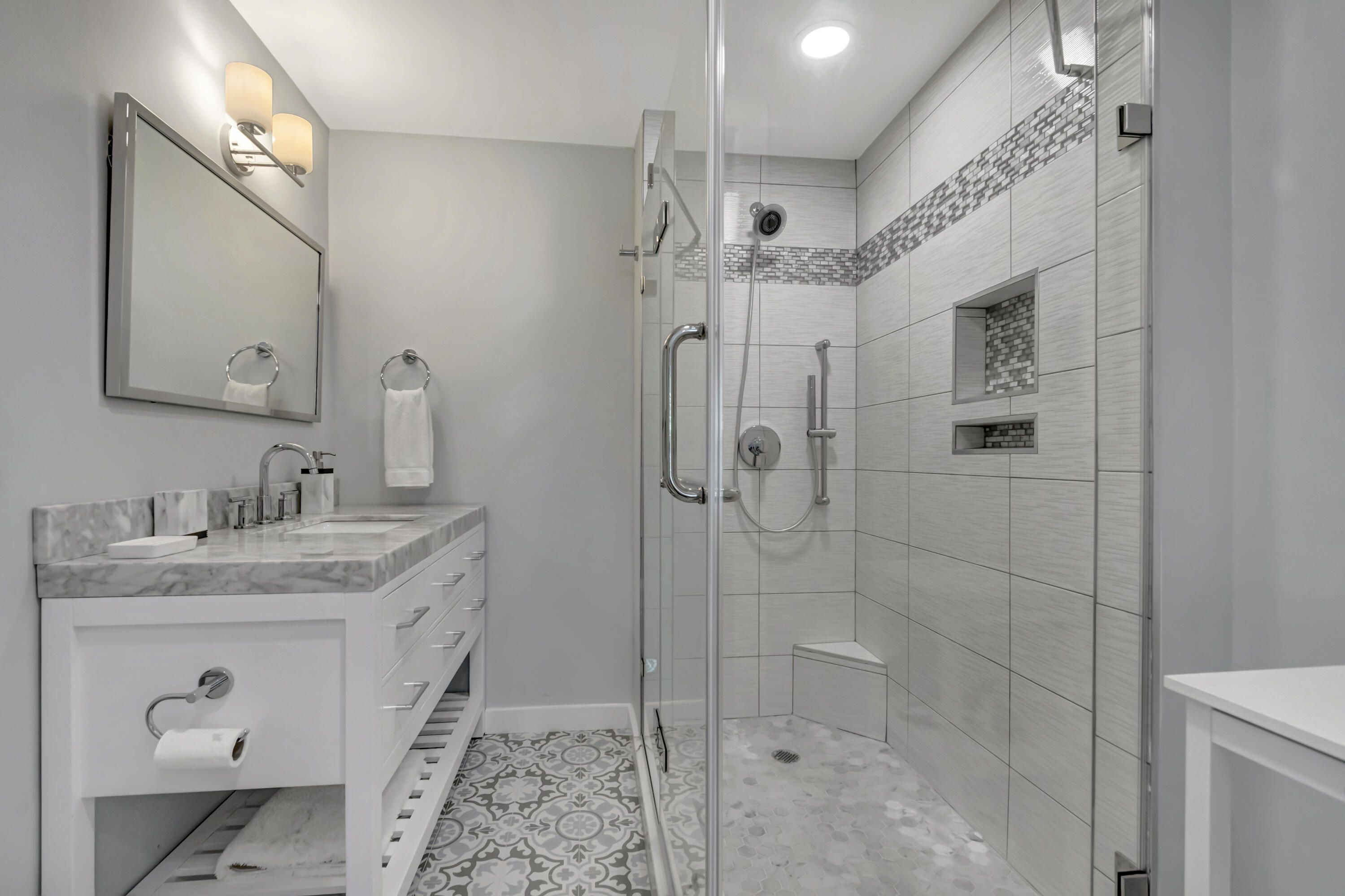 235 Dyer Road, Unit B West Palm Beach, FL 33405 - Photo 9 of 19 Bath