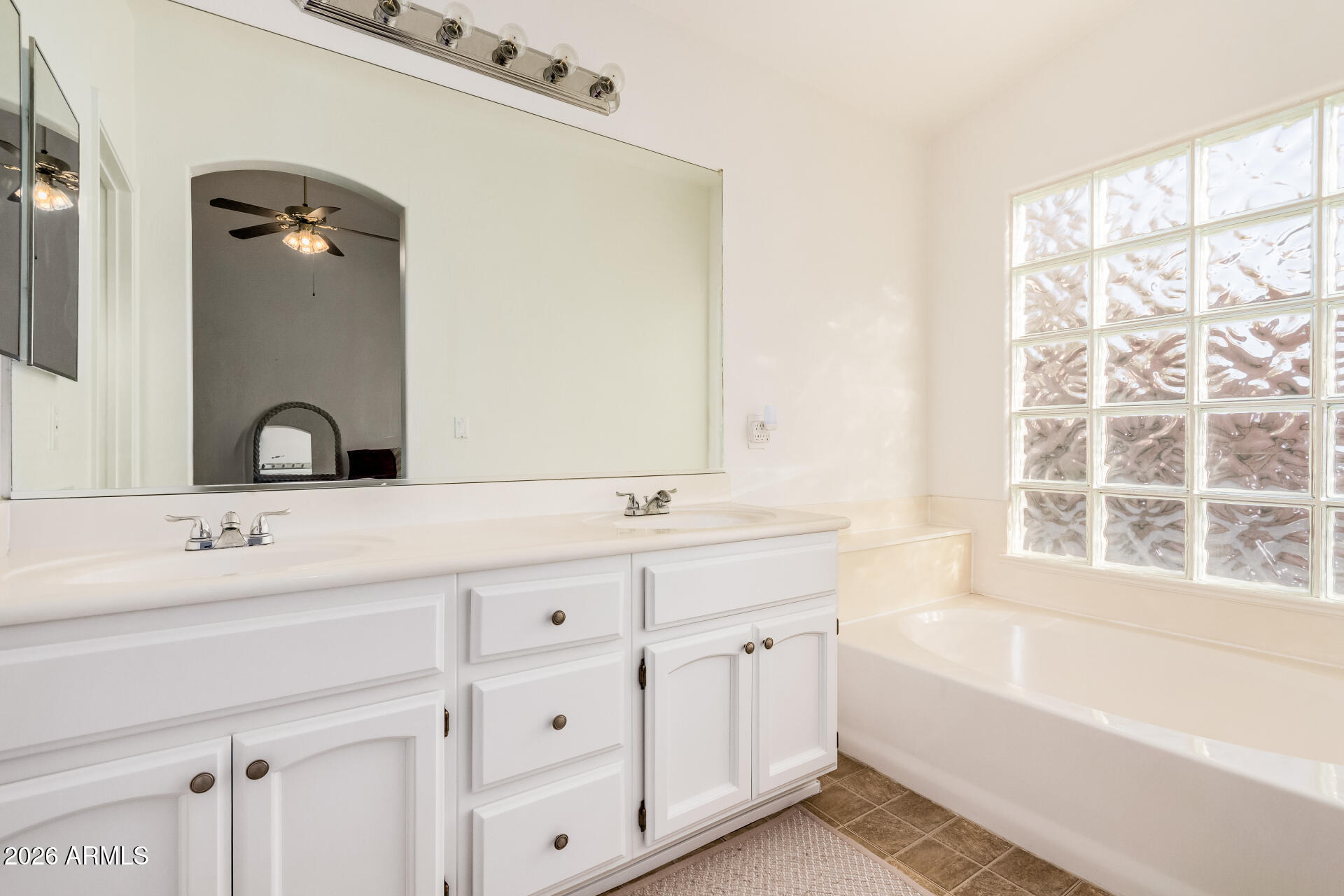 17433 North 20th Street Phoenix, AZ 85022 - Photo 19 of 29 a bathroom with a tub sink and mirror