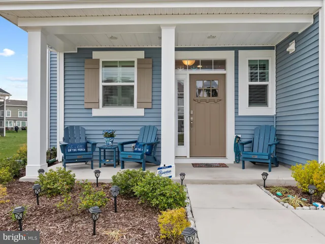 a view of entryway with livingroom and furniture