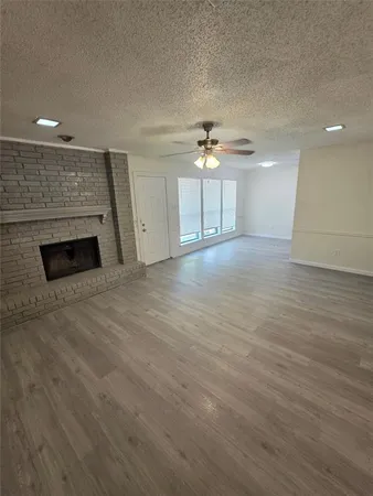 $1,895 | 521 East Jay Court, DeSoto, TX 75115