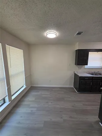 $1,895 | 521 East Jay Court, DeSoto, TX 75115