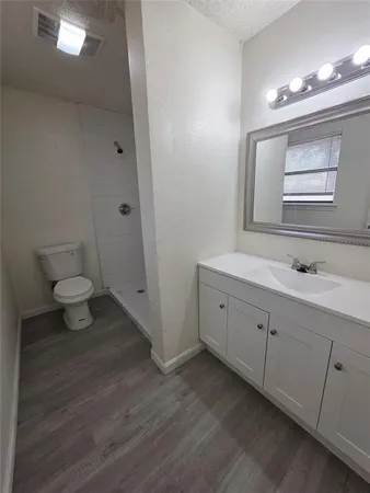 $1,895 | 521 East Jay Court, DeSoto, TX 75115