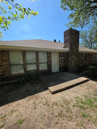 $1,895 | 521 East Jay Court, DeSoto, TX 75115