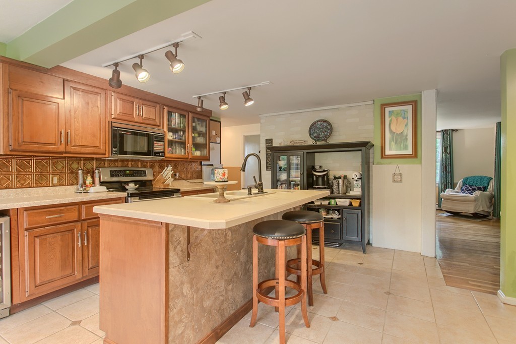 619 Northfield Road Lunenburg, MA 01462 - Photo 7 of 28
