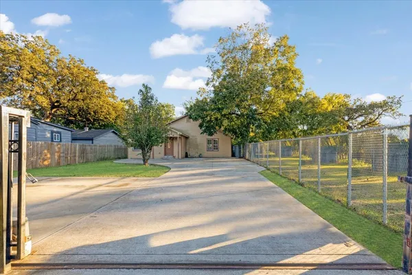 $170,950 | 9506 East Avenue I, Houston, TX 77012