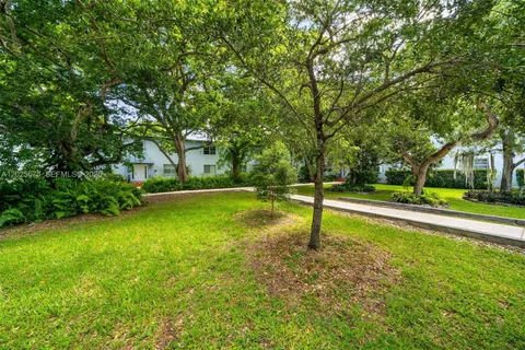 $350,000 | 5605 Southwest 80th Street, Unit 10D, Miami, FL 33143