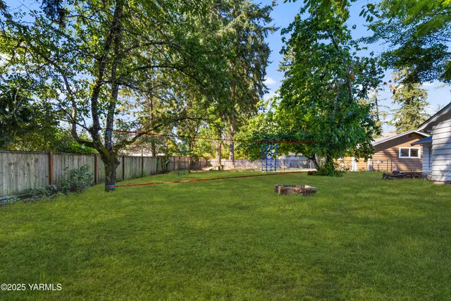 a view of a house with a back yard