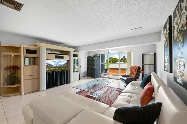 $169,000 | 1621 Northwest 20th Avenue, Unit 203, Delray Beach, FL 33445