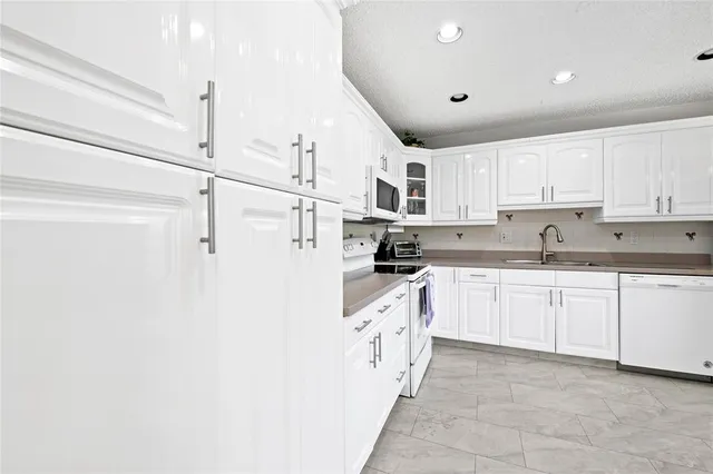 $169,000 | 1621 Northwest 20th Avenue, Unit 203, Delray Beach, FL 33445