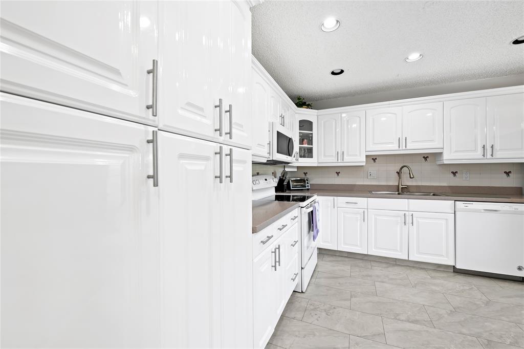 1621 Northwest 20th Avenue, Unit 203 Delray Beach, FL 33445 - Photo 3 of 25