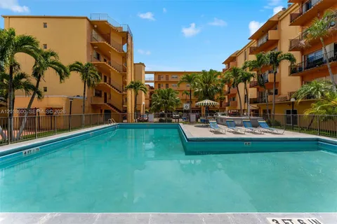 $260,000 | 1900 West 54th Street, Unit 220, Hialeah, FL 33012