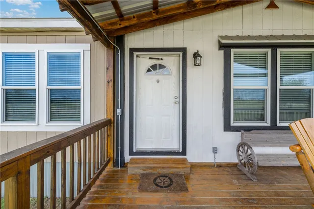 a view of a house with backyard and porch