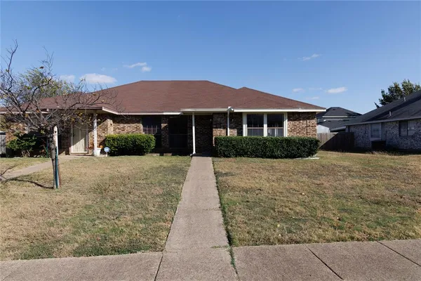 $145,999 | 2910 Tanglewood Drive, Lancaster, TX 75134