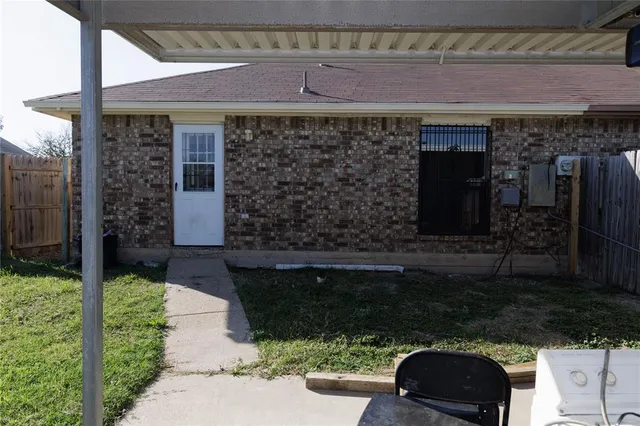 $159,999 | 2910 Tanglewood Drive, Lancaster, TX 75134