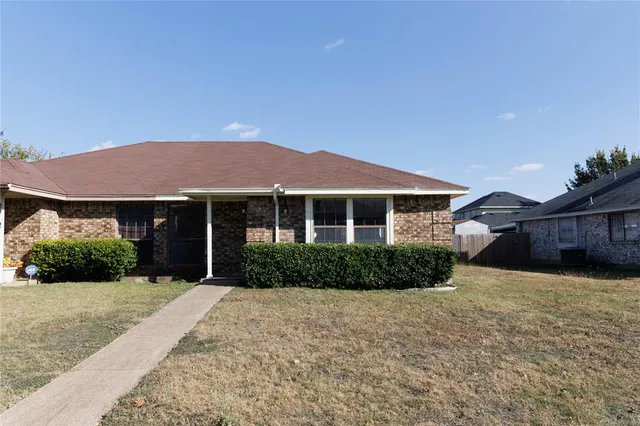 $159,999 | 2910 Tanglewood Drive, Lancaster, TX 75134